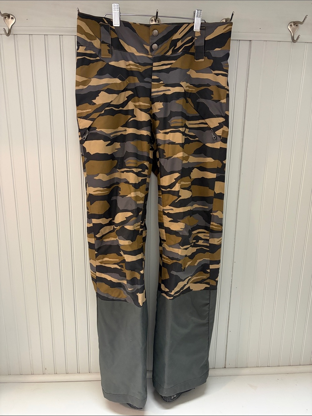 Patagonia Mens Camo Ski Pants